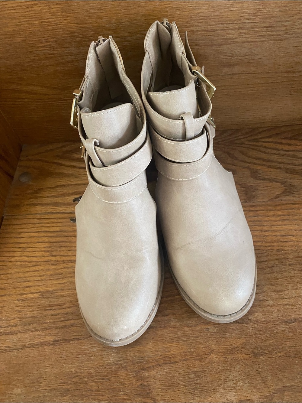 Soda Tan Cutout Buckle Ankle Boots Women’s Size 8.5